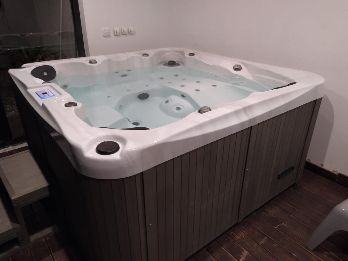 Casa Ceca De La Playa Y Barcelona, Con Piscina Climatizada Y Jacuzzi Villa Vallromanes Eksteriør billede